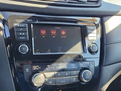 Certified 2018 Nissan Rogue SV image 26