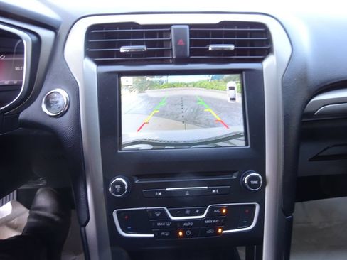 Used 2017 Ford Fusion SE w/ Fusion SE Technology Package FWD image 27