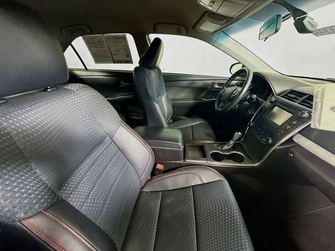 Used 2015 Toyota Camry SE FWD image 25
