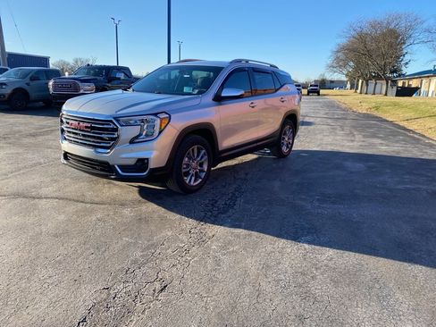 Used 2022 GMC Terrain SLT w/ Tech Package image 3