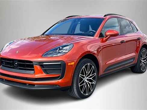 Used 2024 Porsche Macan image 2