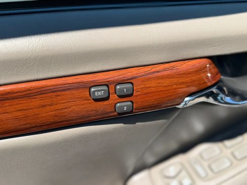 Used 2005 Cadillac De Ville FWD image 36