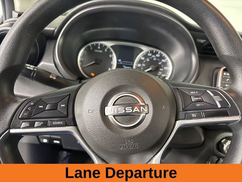 Used 2022 Nissan Kicks S image 11