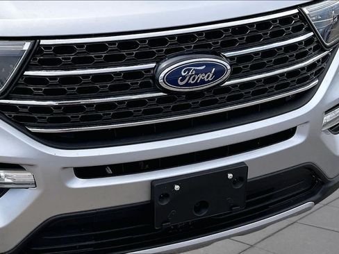 Used 2021 Ford Explorer XLT w/ Equipment Group 202A AWD/4WD image 29