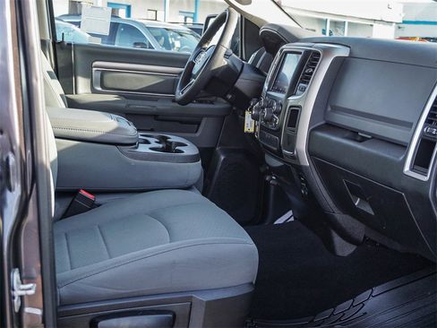 Used 2018 RAM 1500 Classic SLT image 14