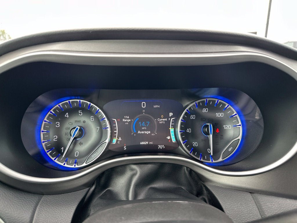 Used 2023 Chrysler Pacifica Touring-L FWD image 18