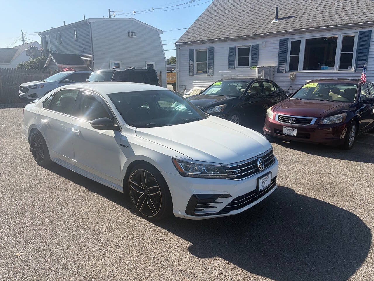 Used 2017 Volkswagen Passat 1.8T R-Line w/ R-Line Lighting Package FWD image 3