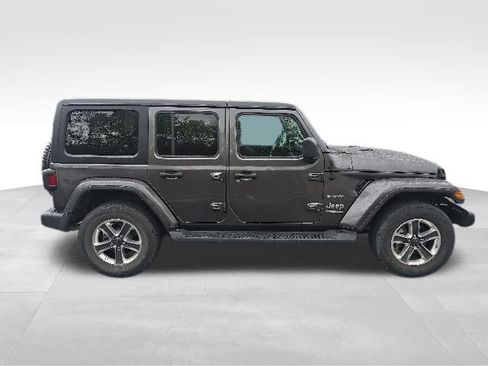 Used 2022 Jeep Wrangler Unlimited Sahara w/ Cold Weather Group AWD/4WD image 8