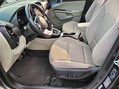 Used 2023 Kia Soul EX image 11