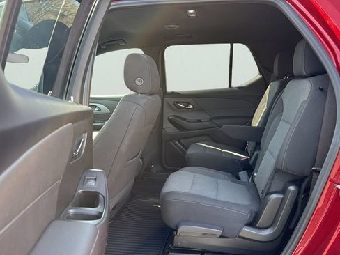Used 2023 Chevrolet Traverse LT FWD image 23