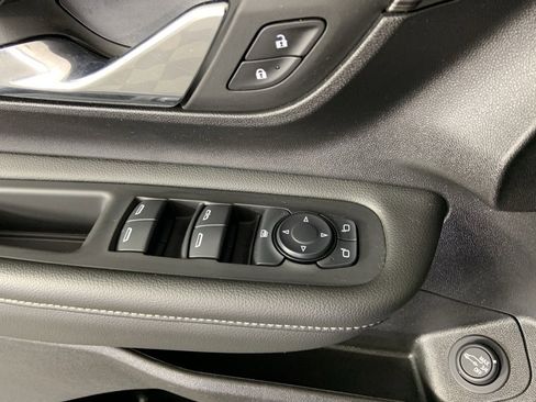 Used 2024 GMC Terrain SLE w/ Driver Convenience Package image 21