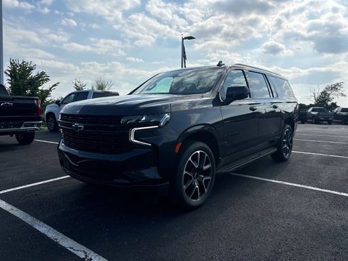 Used 2023 Chevrolet Suburban RST w/ Luxury Package image 7