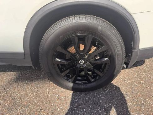Used 2017 Nissan Rogue SV FWD image 6