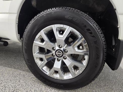 Used 2021 Nissan Titan SV w/ SV Convenience Package AWD/4WD image 29