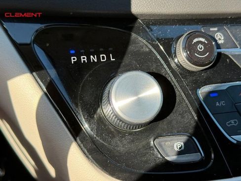 Used 2024 Chrysler Pacifica Touring-L FWD image 28