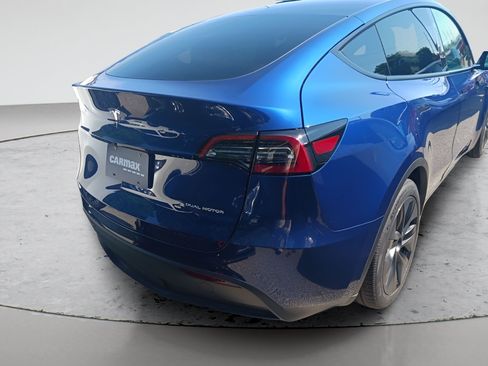 Used 2024 Tesla Model Y Long Range AWD/4WD image 3