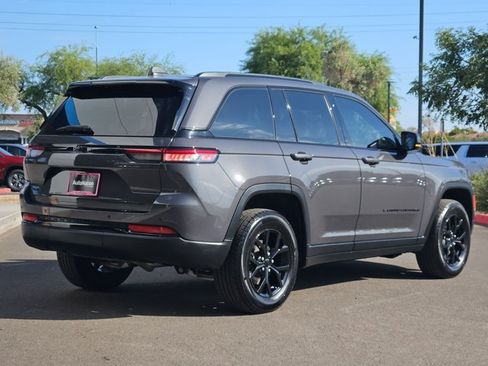 Used 2024 Jeep Grand Cherokee Altitude AWD/4WD image 8