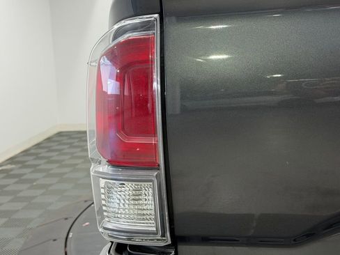 Used 2022 Toyota Tacoma TRD Off-Road w/ Technology Package RWD image 13