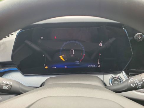 Used 2025 Chevrolet Trax LT FWD image 30