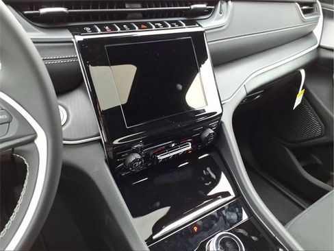 New 2025 Jeep Grand Cherokee L Laredo image 21