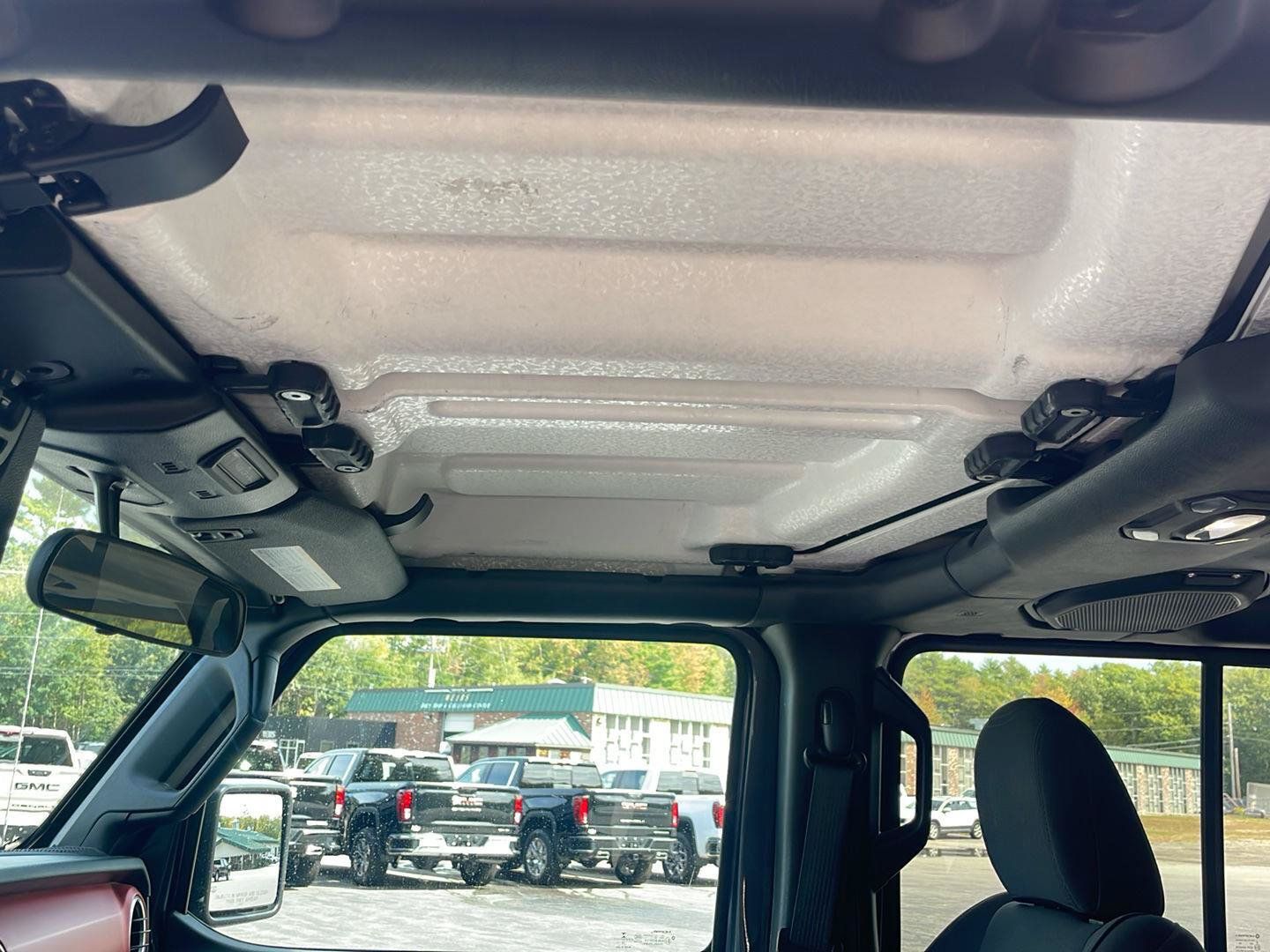 Used 2018 Jeep Wrangler Unlimited Rubicon AWD/4WD image 14