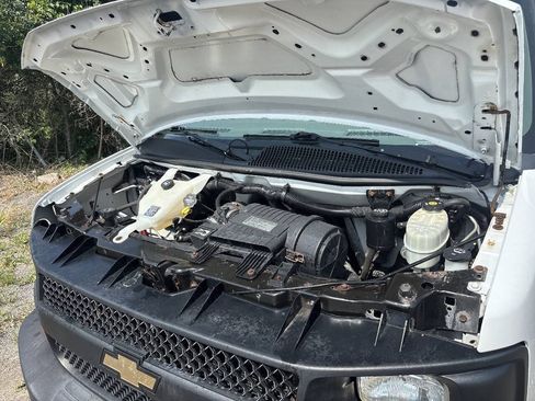 Used 2014 Chevrolet Express 3500 Extended RWD image 21