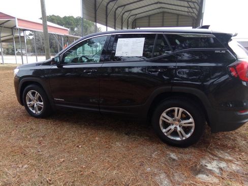 Used 2020 GMC Terrain SLE w/ LPO, Floor Liner Package image 6