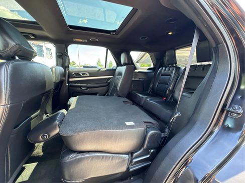 Used 2017 Ford Explorer XLT w/ Equipment Group 202A image 12