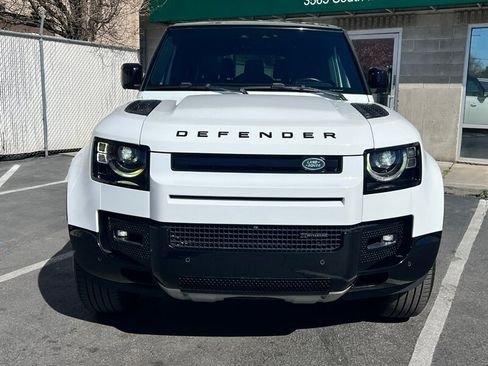 Used 2023 Land Rover Defender 130 X-Dynamic SE image 2