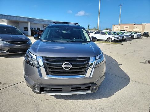 Used 2022 Nissan Pathfinder Platinum w/ Cargo Package image 8