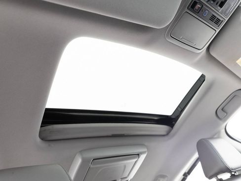 Used 2018 Honda Odyssey Touring image 32