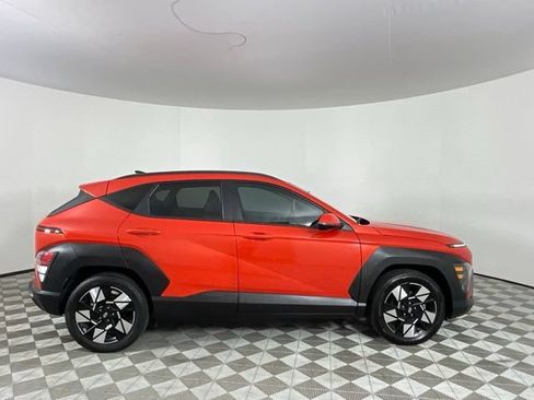 Used 2024 Hyundai Kona SEL w/ Convenience Package FWD image 4
