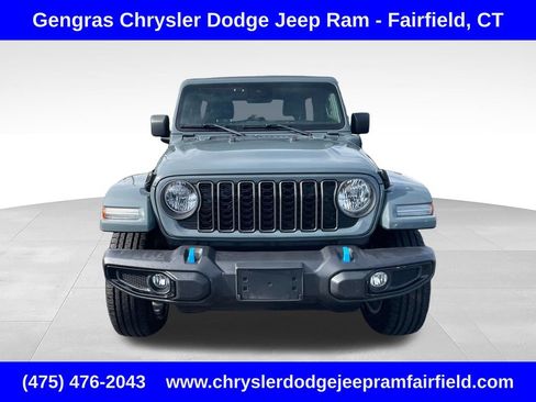 Used 2024 Jeep Wrangler Unlimited w/ Convenience Group AWD/4WD image 2