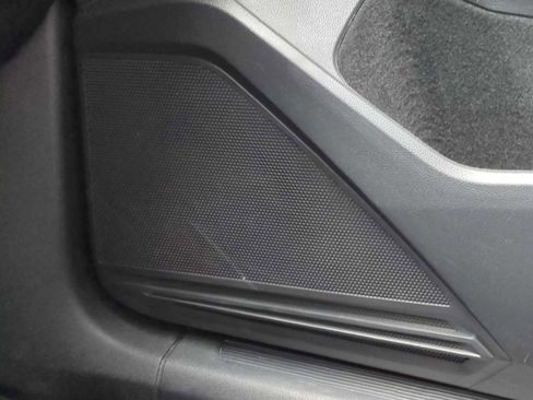 Used 2019 Volkswagen Tiguan SEL image 32