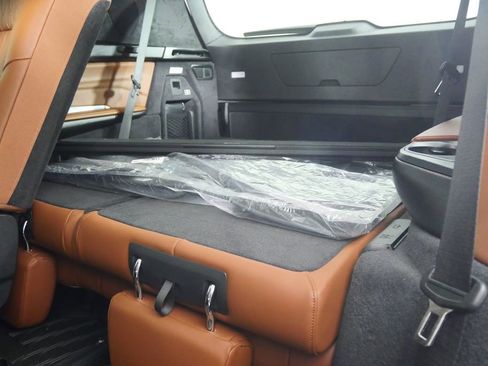 Certified 2025 BMW X7 M60i image 19