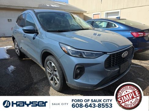 Used 2025 Ford Escape Platinum image 1