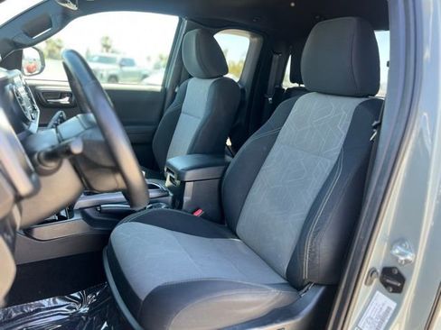 Used 2023 Toyota Tacoma TRD Sport w/ Technology Package AWD/4WD image 17