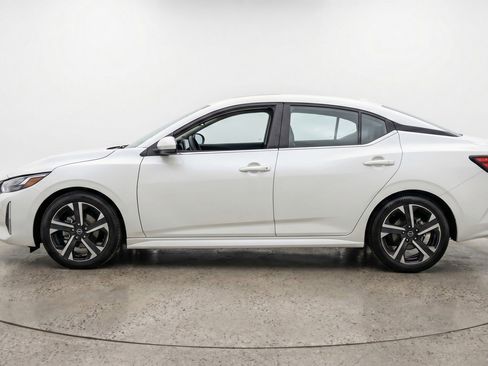 Used 2025 Nissan Sentra SV FWD image 5
