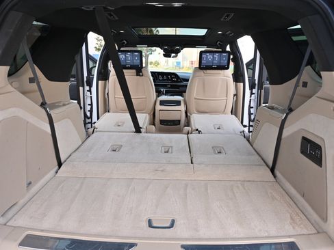 Used 2021 Cadillac Escalade Premium Luxury image 31