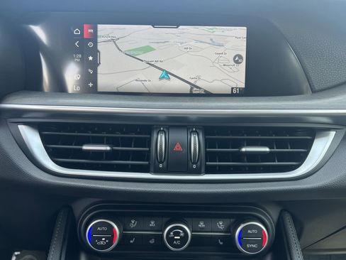 Used 2023 Alfa Romeo Stelvio Ti image 5