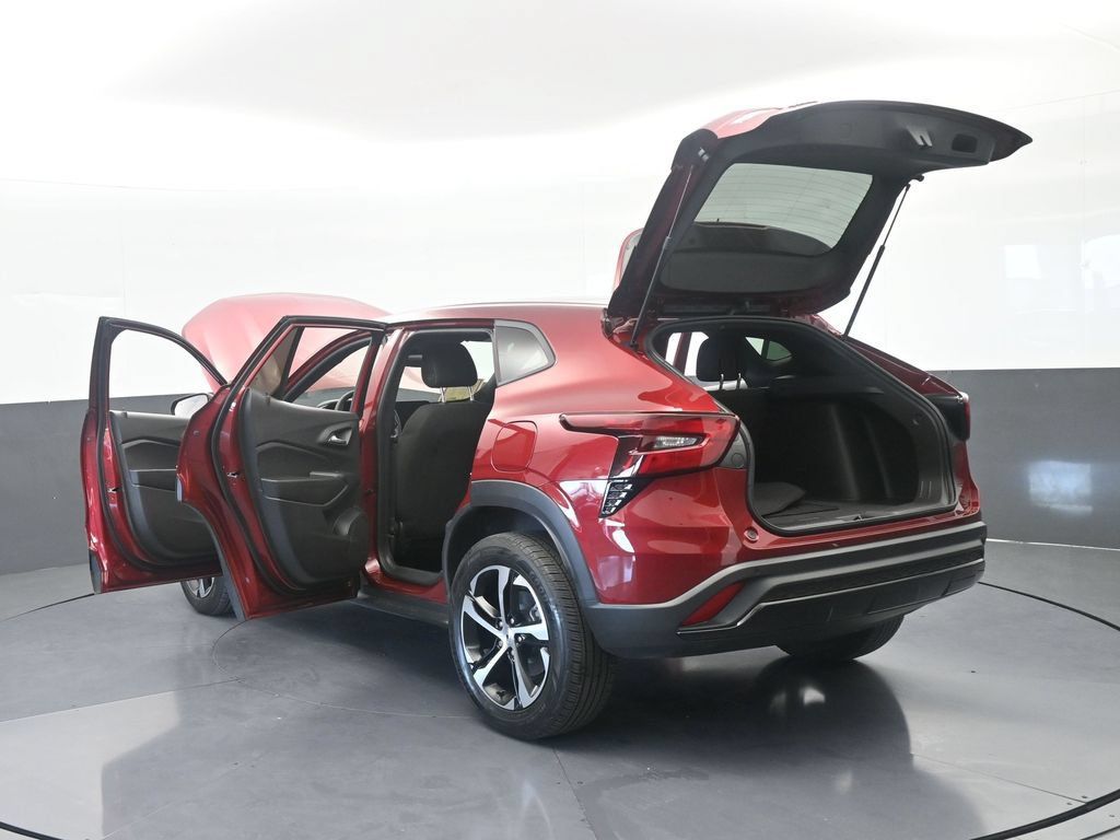 Used 2025 Chevrolet Trax RS w/ Sunroof Package FWD image 74