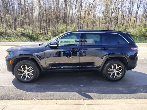 Certified 2024 Jeep Grand Cherokee Limited image 6