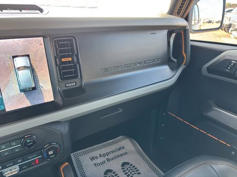 Used 2023 Ford Bronco Badlands image 35