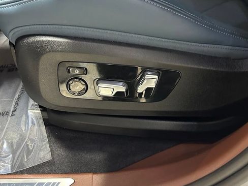 Used 2024 BMW XM AWD/4WD image 13