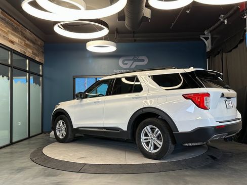 Used 2020 Ford Explorer XLT w/ Equipment Group 202A image 5