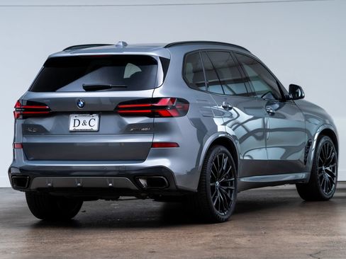 Used 2025 BMW X5 xDrive40i w/ M Sport Package AWD/4WD image 7