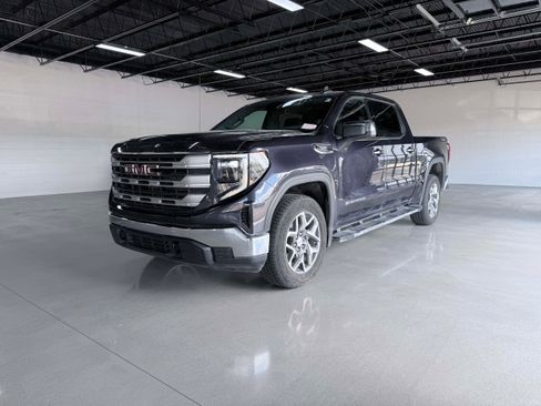 Used 2024 GMC Sierra 1500 SLE w/ Preferred Package AWD/4WD image 2