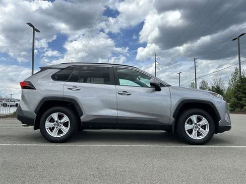 Used 2021 Toyota RAV4 XLE AWD/4WD image 3