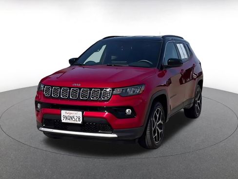 Used 2025 Jeep Compass Limited AWD/4WD image 3