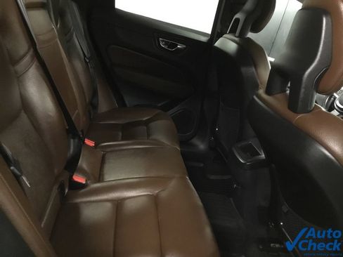 Used 2018 Volvo XC60 T5 Momentum w/ Vision Package AWD/4WD image 32